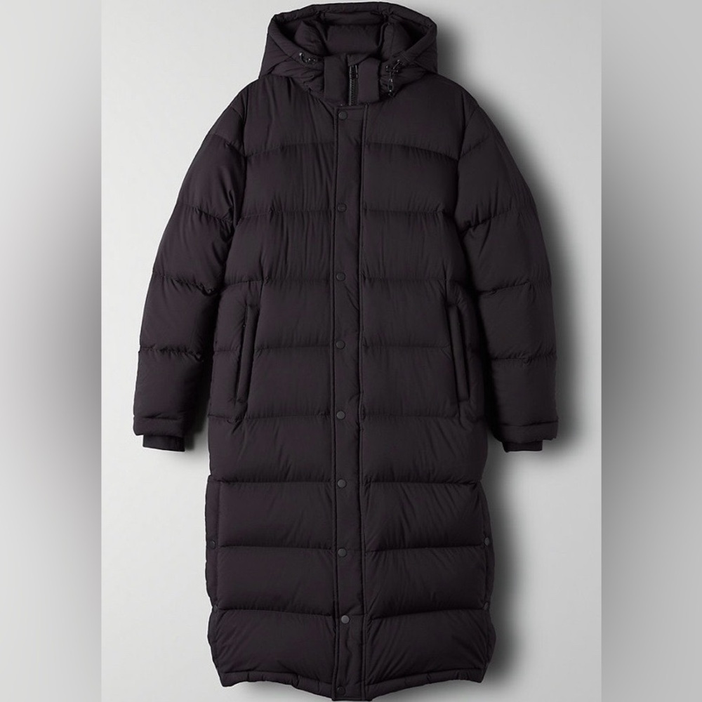 ARITZIA TNA SUPER PUFF IN BLACK